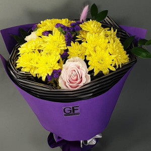 Яркая встреча - букет из желтых хризантем и роз
